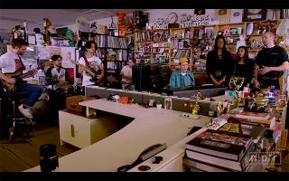 Jordan Rakei / 米人気プログラム「Tiny Desk Concert」に登場し4曲のパフォーマンスを披露!
