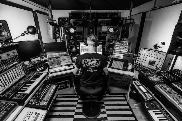 BEATINK.COM / AIAIAI / 世界初の独自技術「W+ Link」による超低