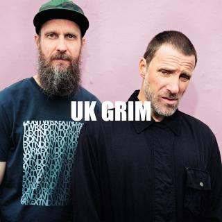 Sleaford Mods / UK労働者階級の代弁者スリーフォード・モッズが更なる怒りをまとった最新作『UK GRIM』の発売決定!ジェーンズ・アディクションのペリー・ファレルやデイヴ・ナヴァロ、ドライ・クリーニングのフローレンス・ショウ参加!