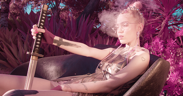 GRIMES / 常に進化を遂げる歌姫、グライムスが放つ新次元のポップ・ミュージック! アルバムの発売は2月21日! 超個性的な特典を本日発表!