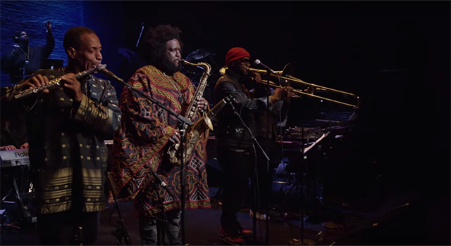 Beatink Com Kamasi Washington カマシ ワシントン ドキュメンタリー映画 Kamasi Washington Live At The Apollo Theater がamazon Primeで2月6日に公開決定 未発表曲 The Bombshell S Waltz もamazon Music限定で本日から配信開始