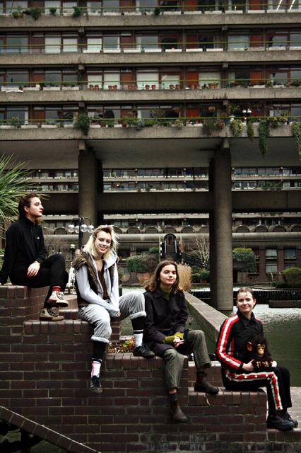 Beatink Com Goat Girl 活気溢れるサウス ロンドン シーンから注目の新鋭ガールズ バンド ゴート ガールがデビュー アルバムを4月6日世界同時リリース 新曲 The Man をミュージックビデオと共に解禁