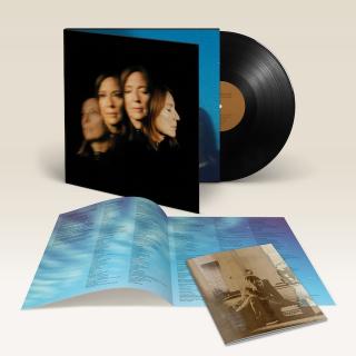 BETH GIBBONS / 初のソロ・アルバム『Lives Outgrown』を発表 新曲「Floating On A Moment」が解禁 数量限定Tシャツ・セットも発売決定 アルバム発売は5月17日
