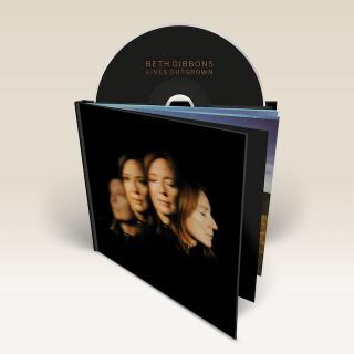 BETH GIBBONS / 初のソロ・アルバム『Lives Outgrown』を発表 新曲「Floating On A Moment」が解禁 数量限定Tシャツ・セットも発売決定 アルバム発売は5月17日