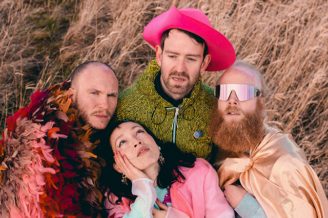 Beatink Com Little Dragon フライロー Djシャドウらから絶大な支持を得るユキミ ナガノ率いるスウェーデン発4人組バンド リトル ドラゴンが Hold On Pote Remix を公開