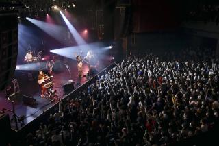 Wet Leg / キュートな歌声とポップな旋律にパワフルさもプラスされてとにかく最高な一体感! グラミー賞2部門&ブリット・アワード2部門を受賞直後という絶好のタイミングでの初来日東京公演のライブレポートを公開!