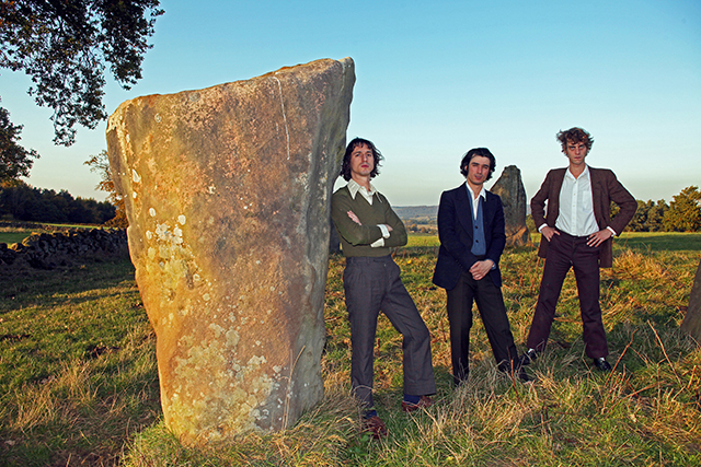 FAT WHITE FAMILY / 群雄割拠のサウス・ロンドンから真打登場!シェイムからゴート・ガールまでが憧れる史上最凶のカリスマ、〈Domino〉移籍第1弾アルバム発売決定!