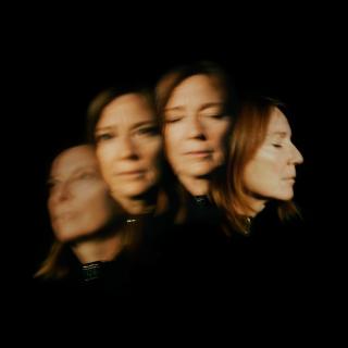 BETH GIBBONS / 初のソロ・アルバム『Lives Outgrown』から新曲「Reaching Out」が解禁!Weirdcoreが手がけたインタラクティブ型ミュージックビデオも公開!