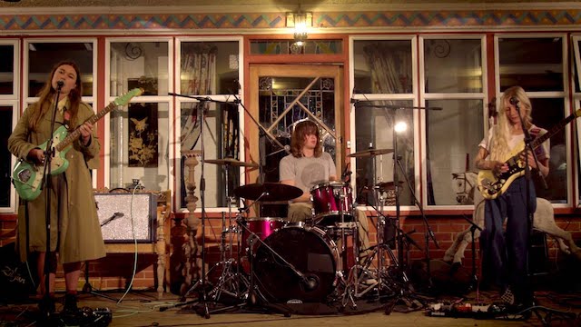BEATINK.COM / Wet Leg / この勢いは本物! デビューアルバムがいきなり