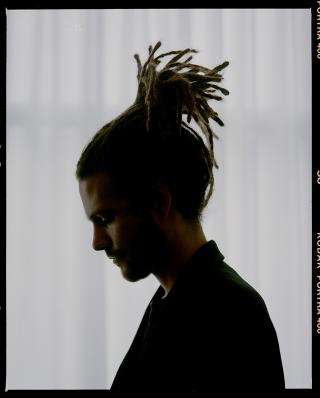 FKJ / 天才マルチ奏者、FKJが最新EP『Ylang Ylang』収録曲「Risk」のMVを公開!