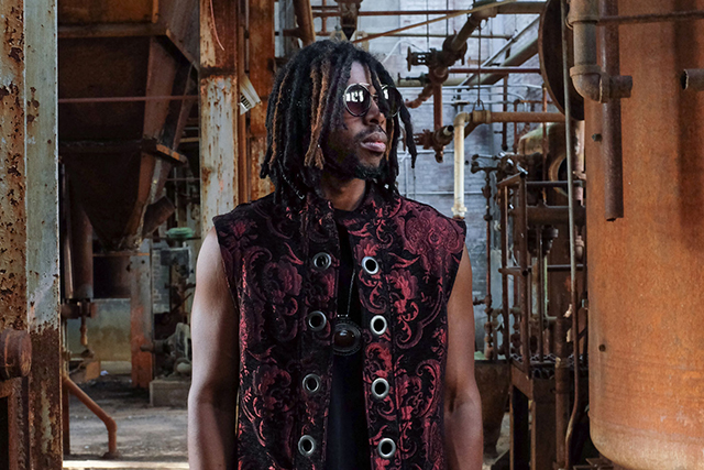 Beatink Com Flying Lotus 超大作 Flamagra のリリースから1年 フライング ロータス自らターニングポイントと語る重要作がインストゥルメンタル盤で5 29にリリース 限定tシャツ付cdやスリップマット付2枚組lpなどの限定フォーマットの発売や 人気ロングtシャツ