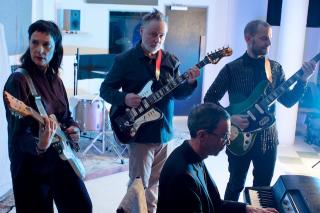 Stereolab / ステレオラブが5/23発売の15年振りとなる最新アルバム 『Instant Holograms On Metal Film』より 2ndシングル「Melodie Is a Wound」を解禁!