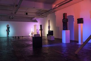 BRIAN ENO / 話題の展覧会「BRIAN ENO AMBIENT KYOTO」の開催を記念し入手困難となっていたブライアン・イーノの90年代を代表する名盤4作に、さらに超レア盤『77 Million』を加えた5タイトルを一挙再発決定! 全5作に同時代に制作された未発表のボーナストラックが追加され、紙ジャケ・高音質UHQCDの新装盤で蘇る!