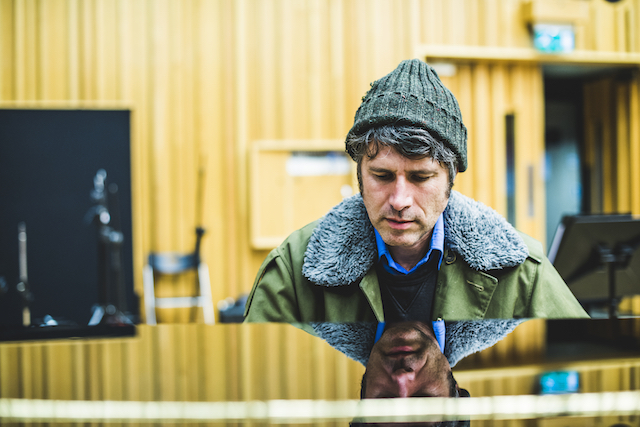 GRUFF RHYS / スーパー・ファーリー・アニマルズのグリフ・リースが彩り鮮やかな万華鏡ポップ・サウンド全開のソロ5作目『Babelsberg』リリース決定!最新アルバムから2曲が公開中!