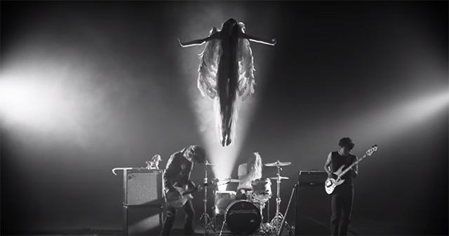 Starcrawler / 我らがスタークローラー! 映像作家ギルバート・トレホが手掛けた「She Gets Around」の最新MV公開!