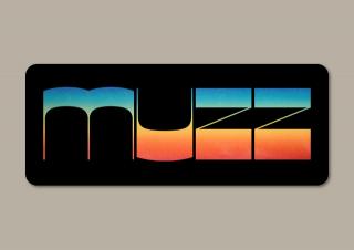 MUZZ /  インターポールのメンバーらが参加の3人組マズ。話題のシングル「Bad Feeling」のアコースティック映像を公開!デビューアルバム『Muzz』は6月5日に発売!