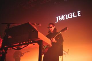 JUNGLE / ダンサブルで強力なグルーヴを見せつけた圧巻のステージ!ジャングル単独公演のライブレポが公開!