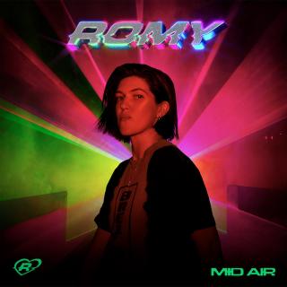 ROMY / The xxのロミー待望のソロ・デビュー・アルバム!!!フレッド・アゲインを迎え『Mid Air』を9月8日に発売!
