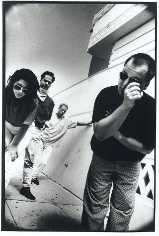 Pixies / カート・コバーンも敬愛した90年代USオルタナ/グランジ・ムーヴメントの先駆者、ピクシーズの3rdアルバム『Bossanova』の発売30周年を記念してレッド・カラー盤でリイシュー !オリジナル盤限定の16Pブックレット復刻版も封入!