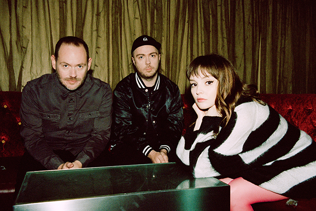 Beatink Com Chvrches テラスハウスの新op曲 Graves が話題 サマソニで再来日するchvrchesが 新たな代表作 Love Is Dead に初cd化となる Hansa Session Ep を全曲追加収録した新装盤のリリースを発表 Get Out Graffiti などの大ヒットシングル 水曜日