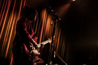 「The Man」は早くもアンセム化!不協和音スレスレの爆音と、どこまでもクールな佇まいに痺れた夜 - Goat Girl Live in Tokyo : Live Report
