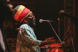 African Head Charge / ヤーマーーーーン! フジロック’25ライブレポートが到着! ダブ界の生けるレジェンドアフリカン・ヘッド・チャージ!