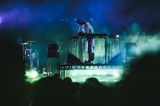 Barry Can't Swim / UKダンスの今を運ぶ者、バリー・キャント・スウィム 苗場で響かせた熱狂の祝祭! フジロックライブレポートが到着!