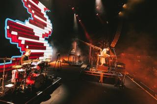 Barry Can't Swim / UKダンスの今を運ぶ者、バリー・キャント・スウィム 苗場で響かせた熱狂の祝祭! フジロックライブレポートが到着!