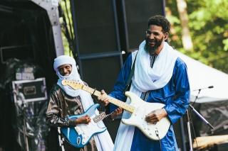 Mdou Moctar / 記念すべき初来日となったエムドゥ・モクターのフジロック’25ライブレポートが到着!