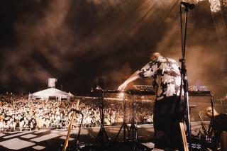 BONOBO / フジロック伝説のライブから5年 バンドセット+ストリングスの豪華ステージ! 音響と映像、照明が織りなす圧巻の世界観!!
