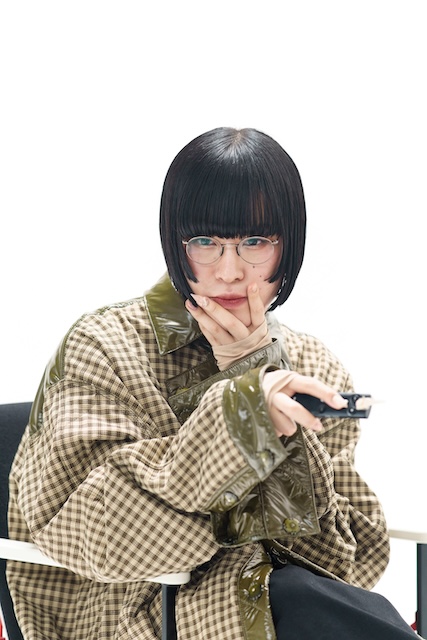 BEATINK.COM / 長谷川白紙 新時代のポップサウンドをさらに撹乱