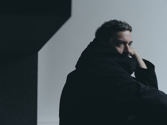 BONOBO / 最新作『Distance in Static』リリース・パーティー開催決定! BONOBO本人が登場、スペシャルDJセットを披露! 8月21日 (金) 原宿「THE HALL / the TUNNEL」にて開催 チケットは本日18:00より発売開始!  25年の軌跡と未来が交差する、新たな傑作 『Distance in Static』9月11日(金)発売