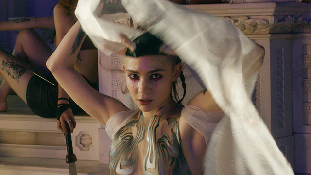 Grimes / 世の中を常に騒がせてきた新世代のポップアイコン、グライムスが新曲「Violence」を突如リリース!