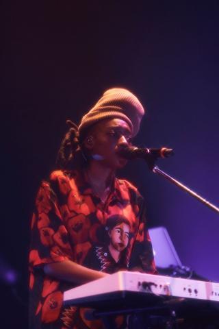 Little Simz / ラップもファッションも身のこなしも、 どこを切り取っても超クール!  昨夜開催された単独公演のライブレポートを公開!  リトル・シムズが出演する ODD BRICK FESTIVALは明日開催!