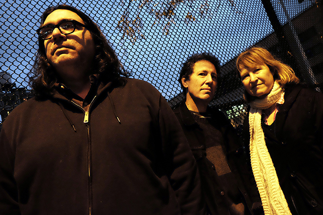 Beatink Com Yo La Tengo いよいよ来週 朝霧jam出演と東京 名古屋 大阪での単独公演 更に坂本慎太郎 とのw追加公演を行うヨ ラ テンゴ 来日を記念して メンバーのジェームズによる描き下ろしイラストを使用したトートバッグが完成 ツアー各会場での販売に先駆け