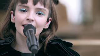 CHVRCHES × TERRACE HOUSE / チャーチズがテラスハウスへ! スペシャルオープニング映像4話限定公開! 合わせてテラスハウス内で撮影の「Graves」フルバージョンも公開!
