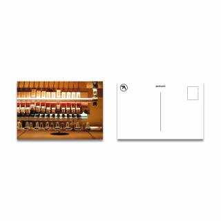 APHEX TWIN / エイフェックス・ツインことリチャード・D・ジェイムスが ゼロ年代に放った衝撃作『Drukqs』の25周年記念盤リリースを祝して 「第2回 エイフェックス・ツイン王 決定戦」が開催決定!  イベント会場となるタワーレコード渋谷店では アルバムの先行発売も決定!好評につき最新オフィシャルグッズの追加受注も決定!