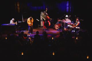 Kassa Overall / 初日公演のライブレポートが到着! 過去から未来へ、音が旅する カッサ・オーバーオール『CREAM』が描く音楽のタイムトラベル 9日、10日のチケット発売中!