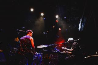 Kassa Overall / 初日公演のライブレポートが到着! 過去から未来へ、音が旅する カッサ・オーバーオール『CREAM』が描く音楽のタイムトラベル 9日、10日のチケット発売中!