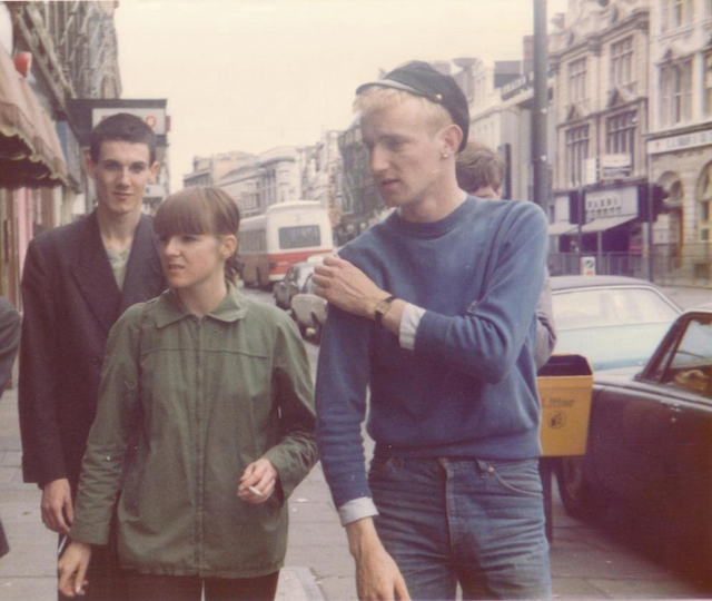 Young Marble Giants / カート・コバーンやソニック・ユースにも影響を与えた音楽史に残るミニマル・ポップの金字塔!ヤング・マーブル・ジャイアンツが1980年に残した唯一のアルバムが『Colossal Youth 40th Anniversary Edition』として貴重なライブDVD付きで再発!