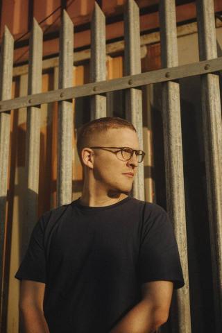 Floating Points /  最新作『Crush』は本日遂にリリース! 色鮮やかに脈打つ電子音楽の絶頂...初期衝動への原点回帰と音楽的な進化を同時に果たしたエレクトロニックミュージック史に残る名作の誕生。