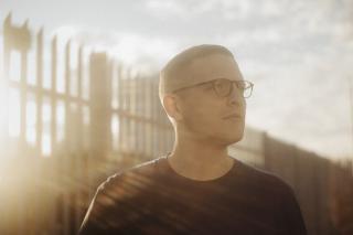 Floating Points / フォー・テットやカリブー、ペギー・グーらがプレイし 話題沸騰中の新曲「BIRTH4000」のリリースが決定! 11月3日には超限定ホワイトレーベル12"が発売