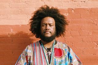 Kamasi Washington / ロサンゼルス・フィルハーモニー管弦楽団のコンサート映像シリーズ 「SOUND/STAGE」にカマシ・ワシントンの『Becoming』のフル・ライブが登場!