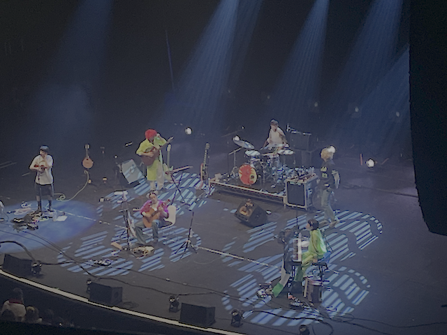 Black Country, New Road / ハロウィンの夜に行われたブリクストンでの ライブレポートが到着! 祝祭と祈りが交差したロンドンの夜 12月開催のツアーチケット好評発売中!