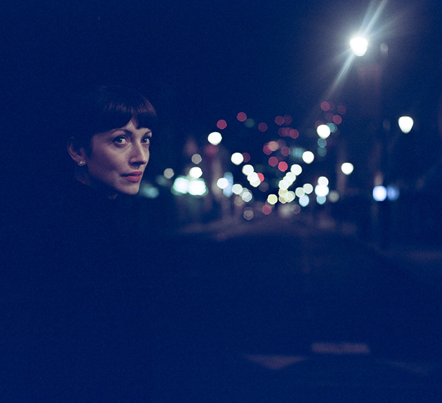 ディアハンター、ギャング・ギャング・ダンスの来日ツアーにドーターの紅一点エレナ・トンラによるソロ・プロジェクト、エクス:レイの出演が決定!新曲を「Romance」公開。デビュー・アルバムは11月30日よりデジタル配信スタート!