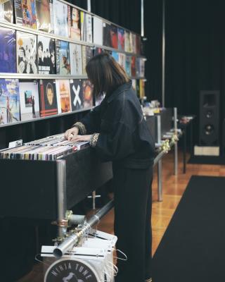 Little Nap COFFEE STAND オーナー / 濱田さん *** デザイナー・アーティスト / Asuka Watanabe ー 音楽カルチャーを愛するすべての人に向けた、東京・原宿の『BEATINK Listening Space』