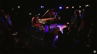 CHILLY GONZALES / 天才音楽家 チリー・ゴンザレス。25分に渡るパフォーマンス映像を公開。