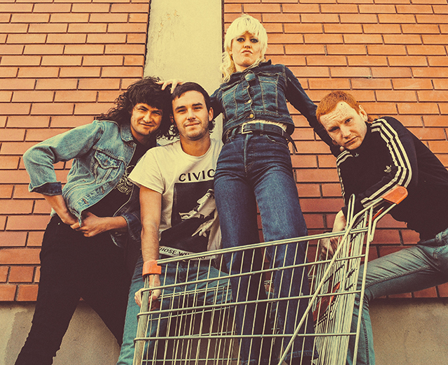 Amyl and The Sniffers